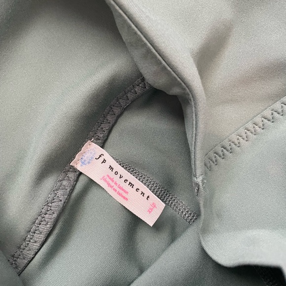 Green Activewear Set - Picture 3 of 3